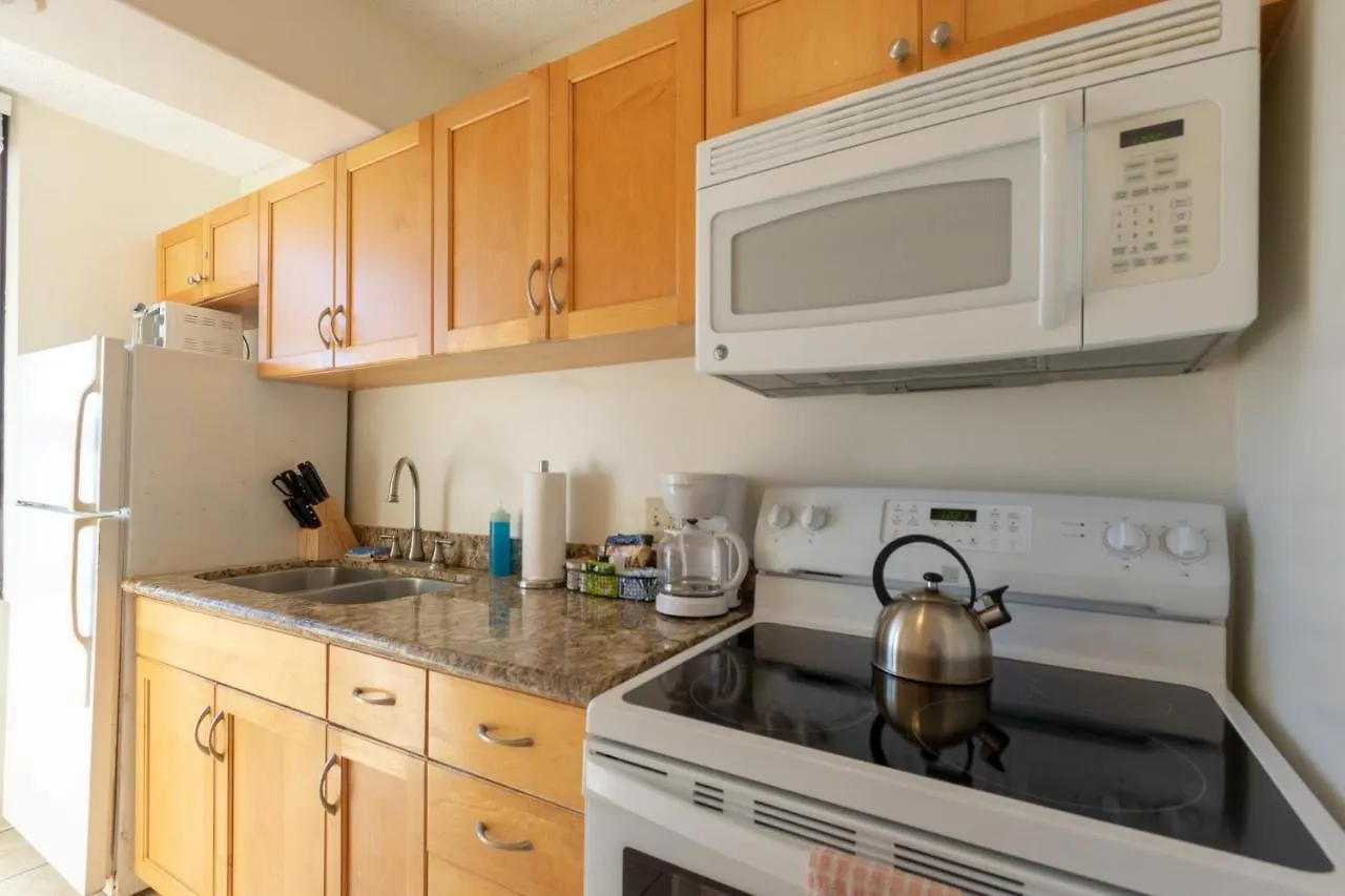 Waikiki Banyan Ocean View Condos 檀香山