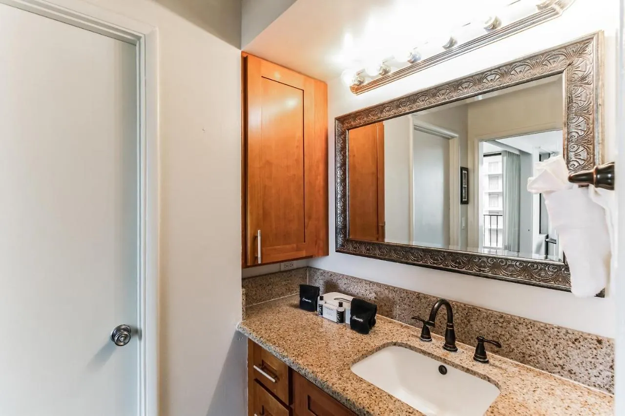 Waikiki Banyan Ocean View Condos 檀香山